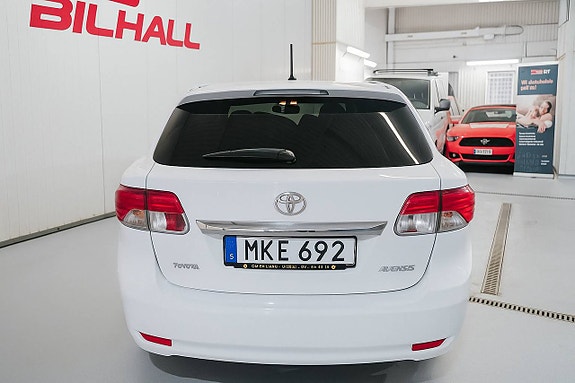 Toyota Avensis 4 of 5