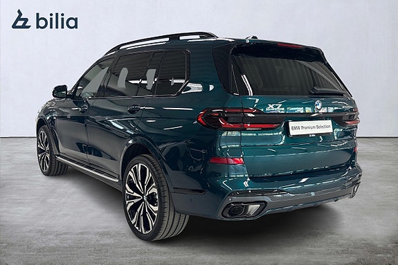 BMW X7 2 of 5