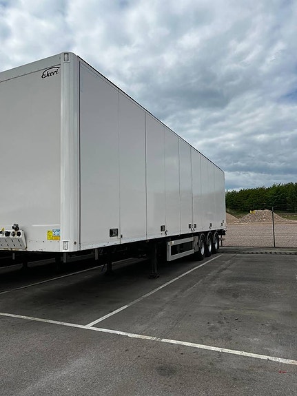 Ekeri 33ppl inrikestrailer med slädlift (2018)