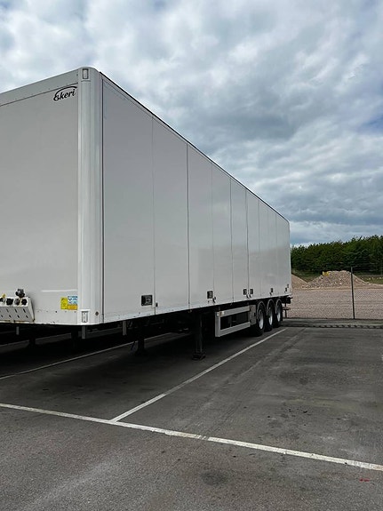 Ekeri 33ppl inrikestrailer med slädlift (2018)