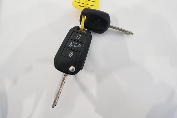 Peugeot e-Expert 23 of 23
