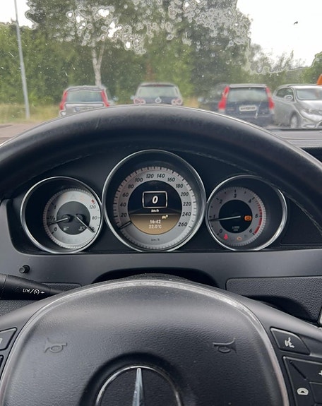 Mercedes-Benz C220 5 of 6