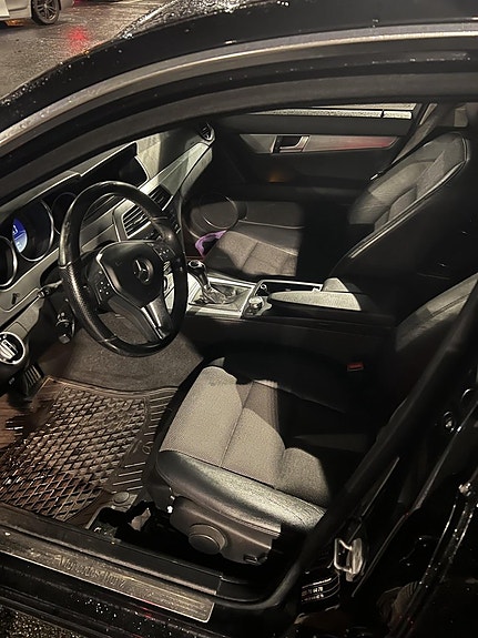 Mercedes-Benz C220 6 of 6