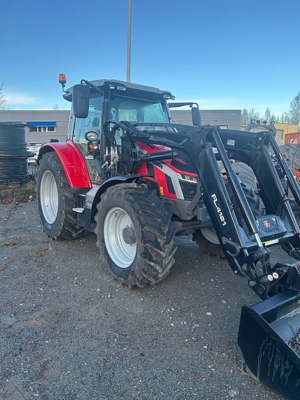 Massey Ferguson 5S.145  Fullutrustad i ny skick 350 h