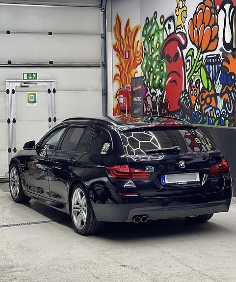 BMW 520d 2 of 5