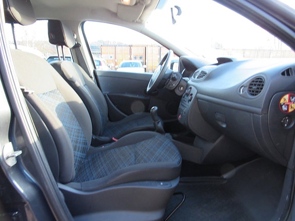 Renault Clio 10 of 14