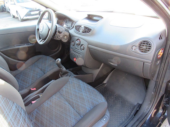 Renault Clio 9 of 14