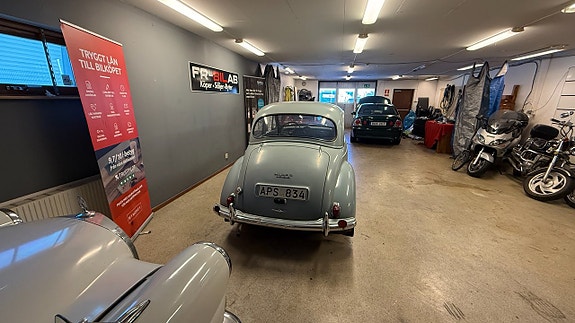 Morris Minor 4 of 25