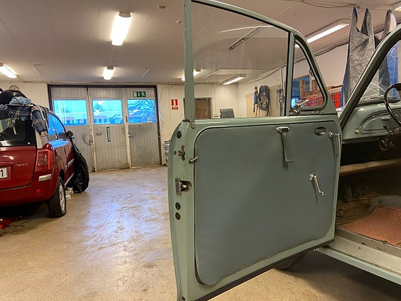 Morris Minor 8 of 25
