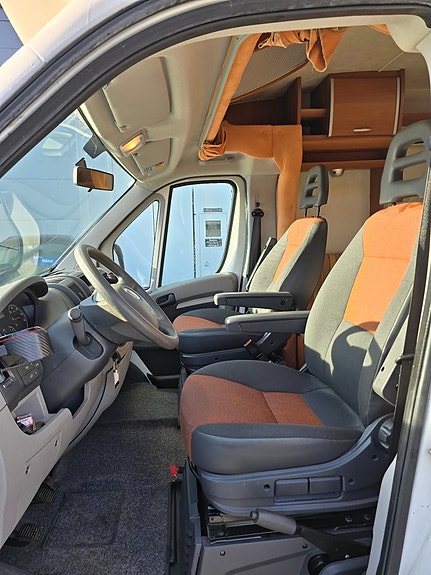 Elnagh Duke 530 L *Långbäddar *Stort garage *8150 mil 9 of 24