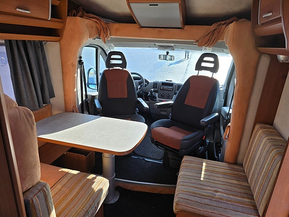 Elnagh Duke 530 L *Långbäddar *Stort garage *8150 mil 13 of 24