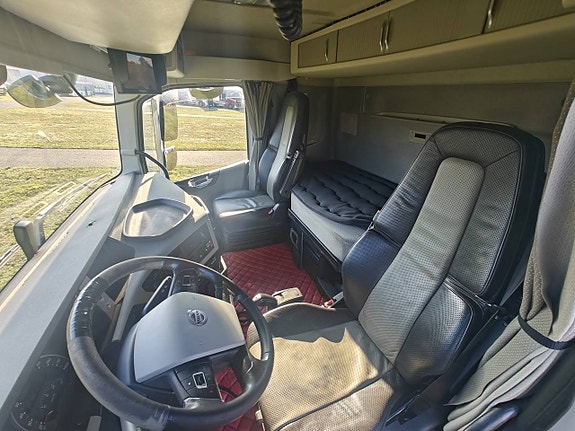 Volvo FH500 8x4 Tippbil 6 of 6