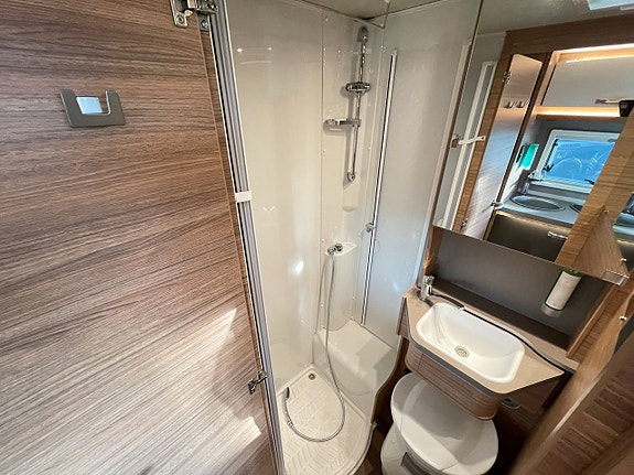 Weinsberg Cara Compact / B-körkort/Solcell/Litium/Mercedes/Under 7m 10 of 17