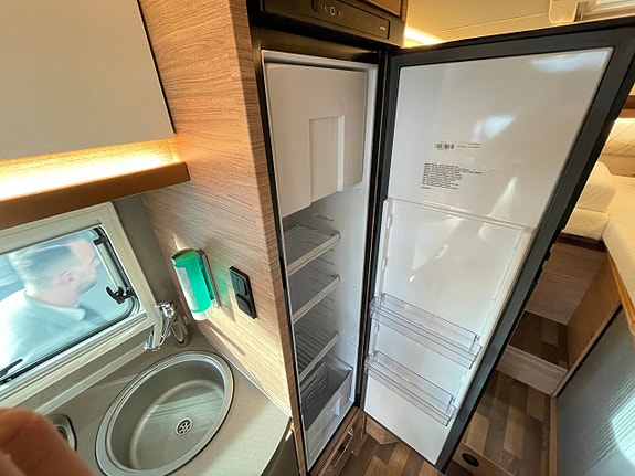 Weinsberg Cara Compact / B-körkort/Solcell/Litium/Mercedes/Under 7m 6 of 17