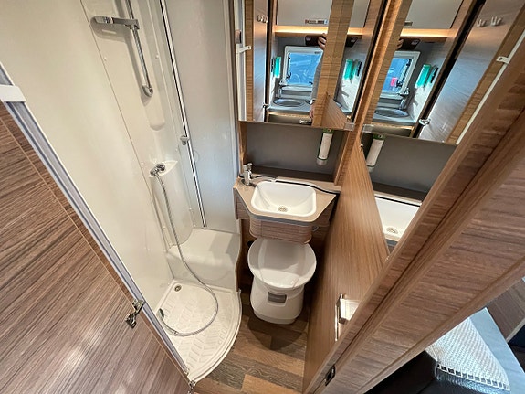Weinsberg Cara Compact / B-körkort/Solcell/Litium/Mercedes/Under 7m 9 of 17