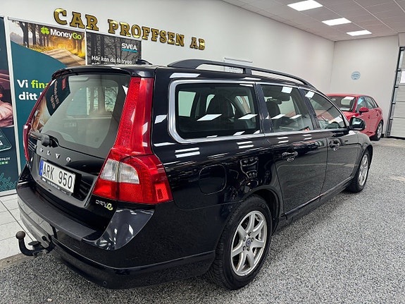 Volvo V70 4 of 21
