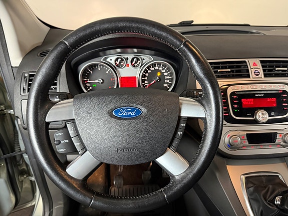 Ford Kuga 12 of 16