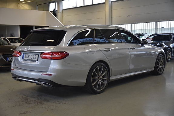 Mercedes-Benz E220 4 of 5