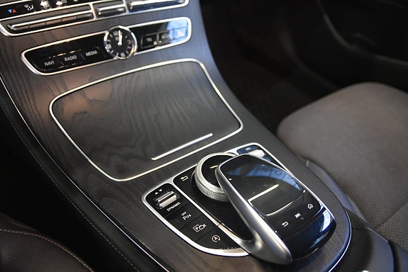 Mercedes-Benz E220 15 of 17