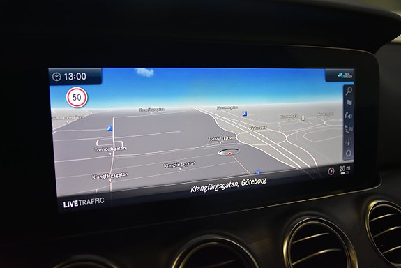 Mercedes-Benz E220 12 of 17