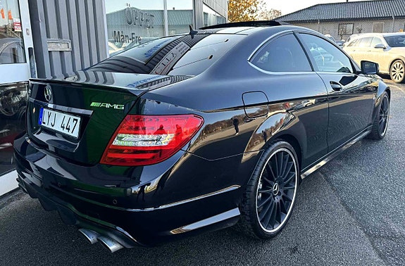 Mercedes-Benz C63 7 of 27