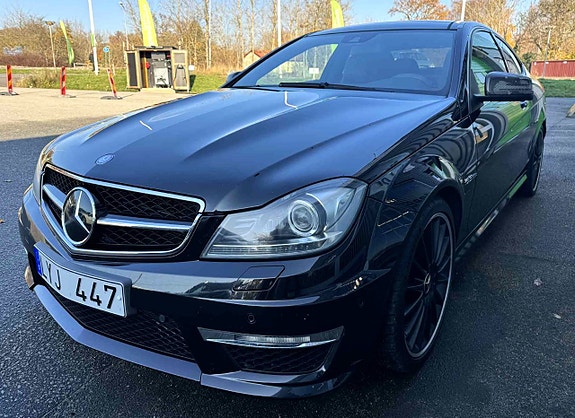 Mercedes-Benz C63 4 of 27