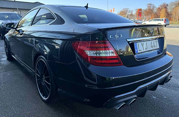 Mercedes-Benz C63 6 of 27