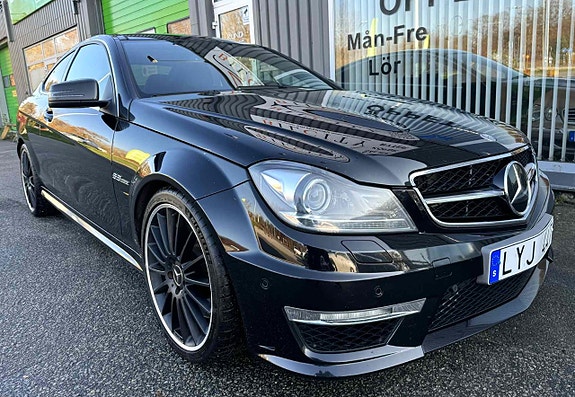 Mercedes-Benz C63 5 of 27