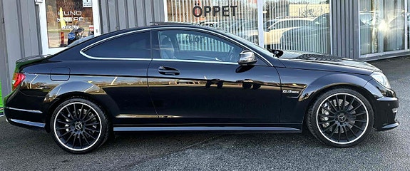 Mercedes-Benz C63 3 of 27
