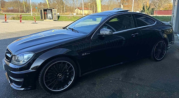 Mercedes-Benz C63 2 of 27