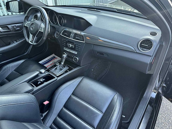 Mercedes-Benz C63 12 of 27