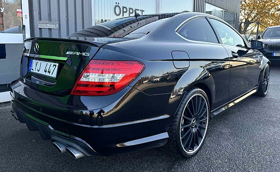 Mercedes-Benz C63 9 of 27