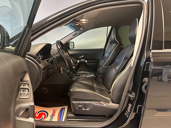Volvo XC90 4 of 5