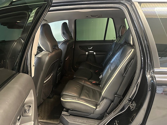 Volvo XC90 8 of 16