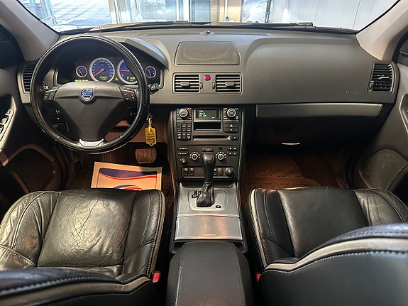 Volvo XC90 7 of 16