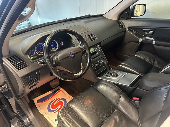 Volvo XC90 6 of 16