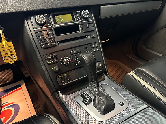 Volvo XC90 12 of 16
