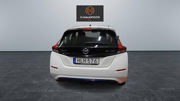 Nissan Leaf 3 of 11