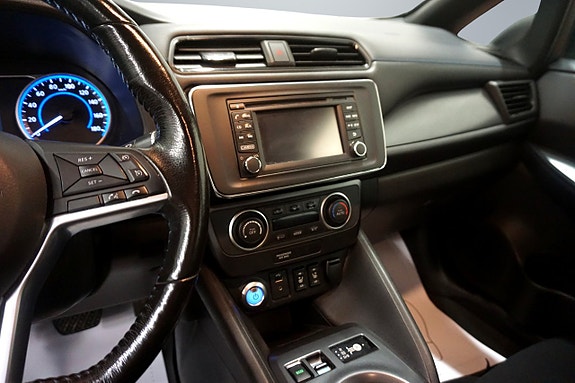 Nissan Leaf 9 of 11