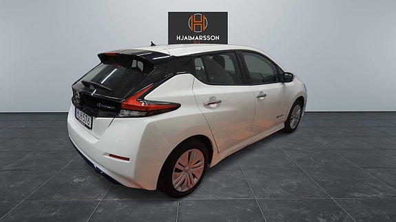 Nissan Leaf 4 of 11