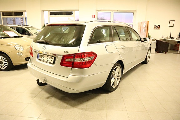 Mercedes-Benz E220 5 of 5