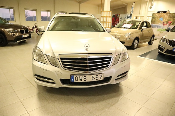 Mercedes-Benz E220 2 of 5