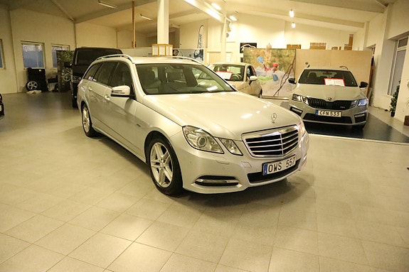 Mercedes-Benz E220 3 of 5