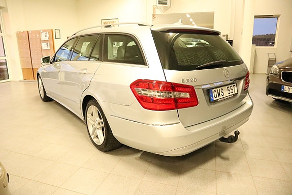 Mercedes-Benz E220 4 of 5