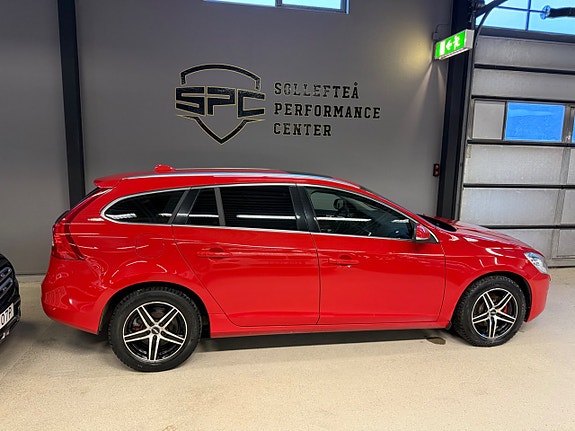 Volvo V60 2 of 5