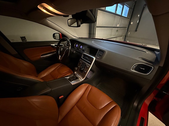 Volvo V60 10 of 14