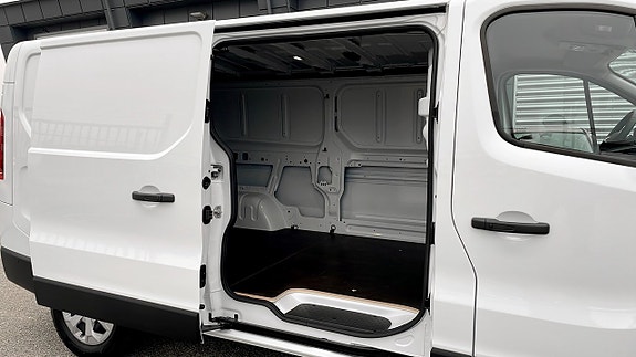 Renault Trafic 11 of 13