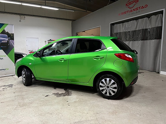 Mazda 2 4 of 8