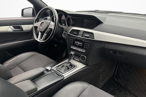 Mercedes-Benz C200 18 of 20