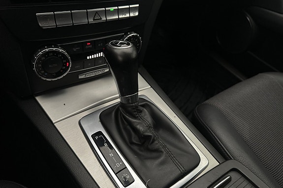 Mercedes-Benz C200 15 of 20